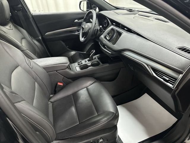 2022 Cadillac XT4 Premium Luxury