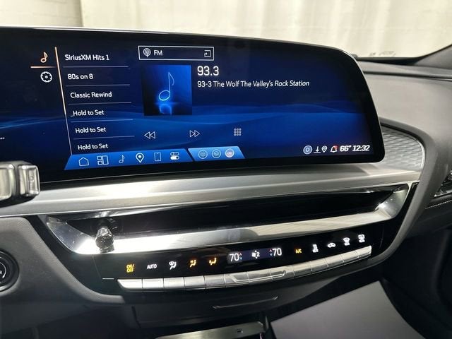 2025 Cadillac LYRIQ Luxury 3