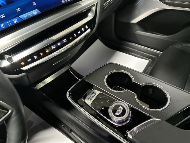 2025 Cadillac LYRIQ Luxury 3