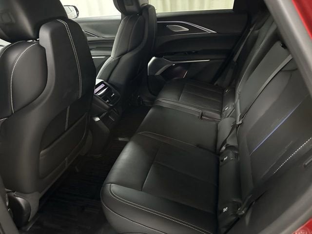 2025 Cadillac LYRIQ Luxury 3