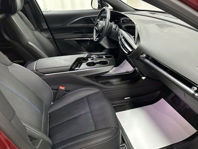 2025 Cadillac LYRIQ Luxury 3