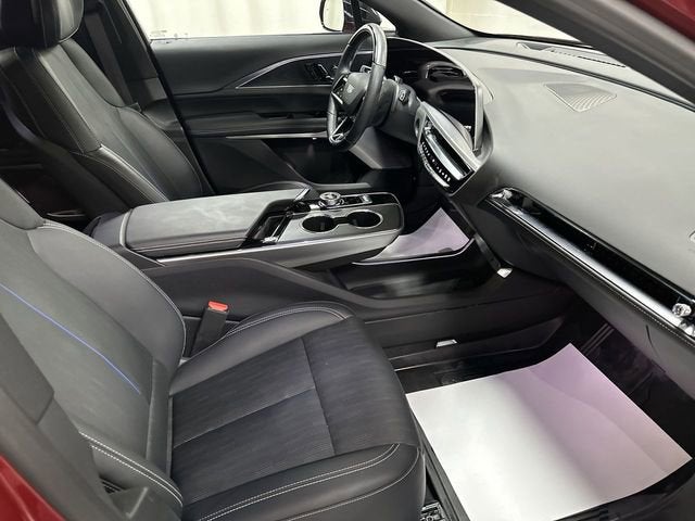 2025 Cadillac LYRIQ Luxury 3