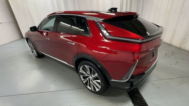 2025 Cadillac LYRIQ Luxury 3