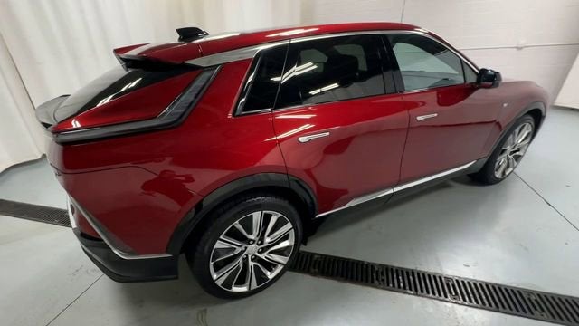 2025 Cadillac LYRIQ Luxury 3