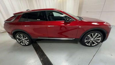 2025 Cadillac LYRIQ Luxury 3