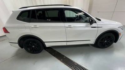 2022 Volkswagen Tiguan SE R-Line Black