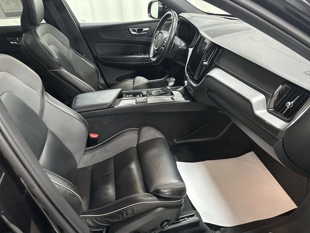 2020 Volvo XC60 R-Design